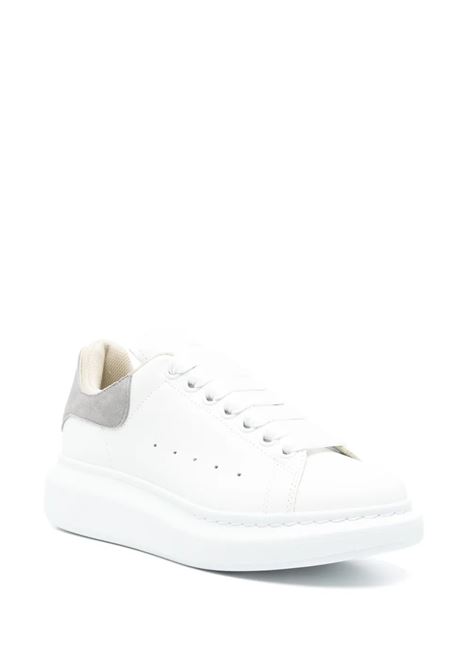 Sneakers Oversize In Bianco e Grigio Scamosciato ALEXANDER MCQUEEN | 697103-WIAEI9164